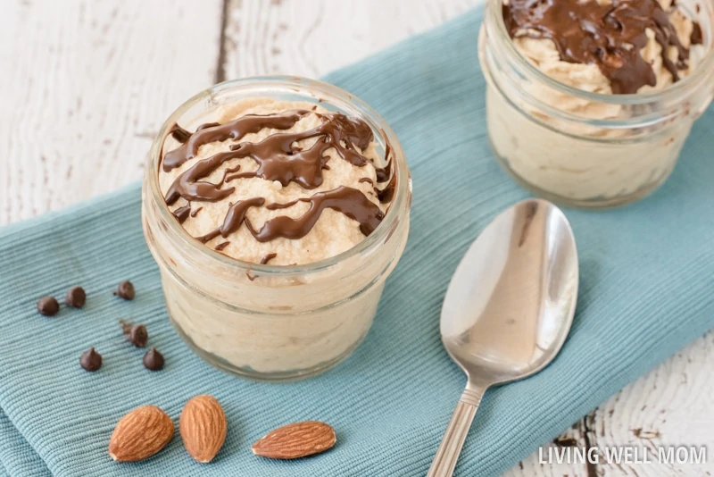 Keto chocolate avocado mousse – low-carb dessert recipe