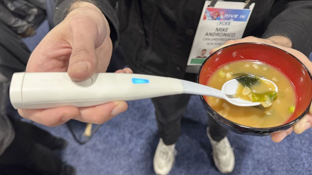 Kirin electric salt spoon gadget enhancing flavor in low-sodium meals