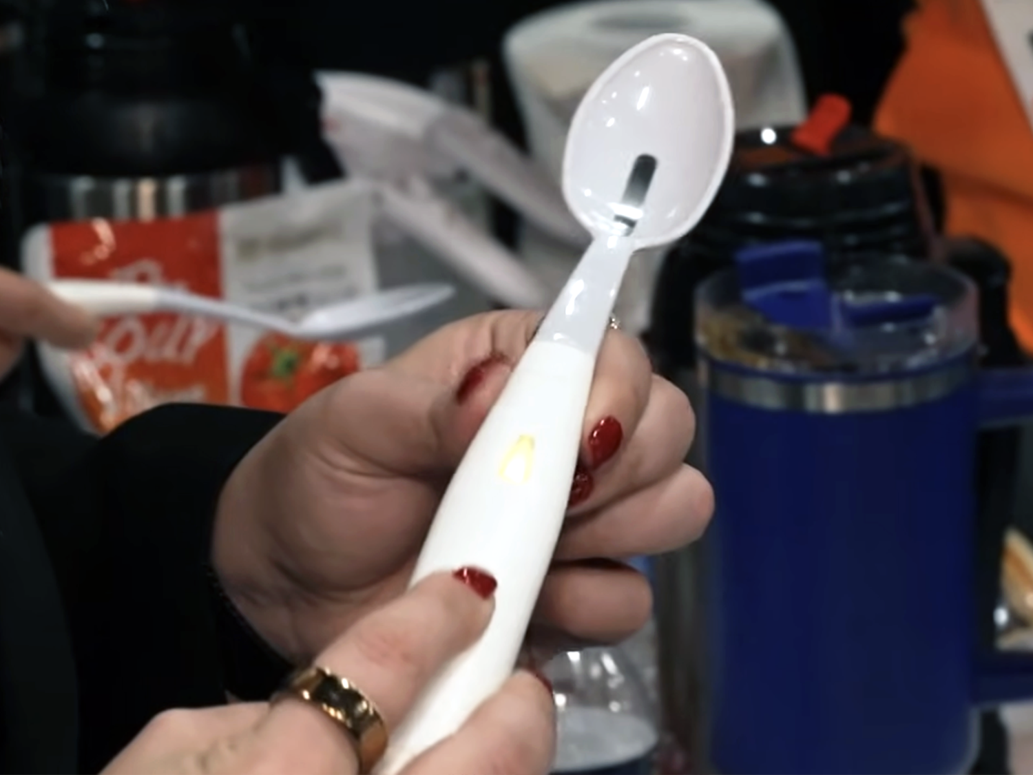 Kirin electric salt spoon gadget review with ergonomic design and adjustable settings